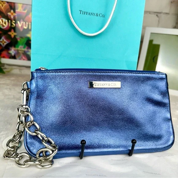 SOLD Tiffany & Co wristlet pouch in BEAUTIFUL blue metallic with chain BRAND … - Picture 5 of 13